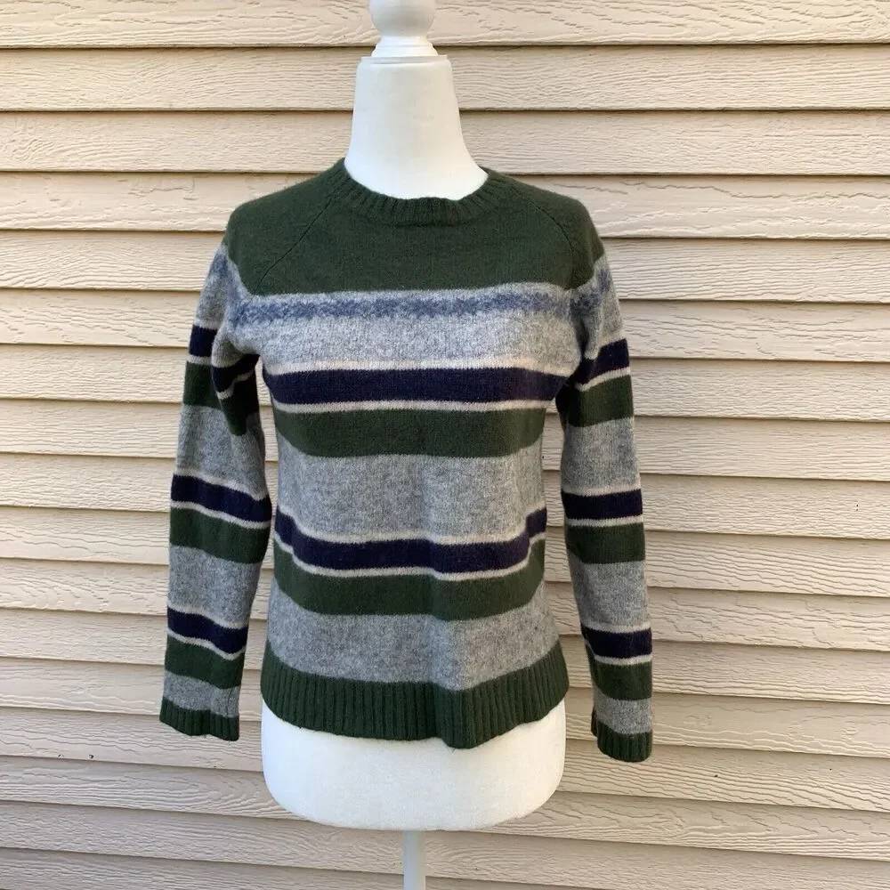 American Eagle 100% Lambswool Women’s Sweater Med Small Green Crew Neck Striped - Picture 2 of 9